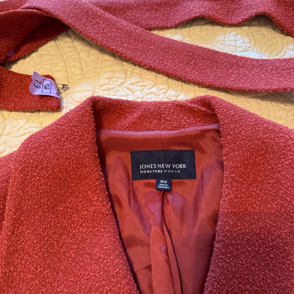 18W Jones New York women’s belted orange jacket.  Fully lined DRY CLEAN ONLY.